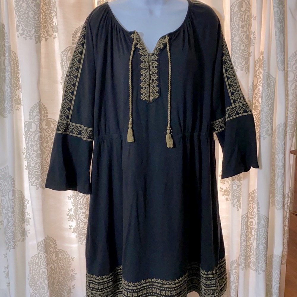 J Jill Peasant style Embroidery Scoop neck/Tassels